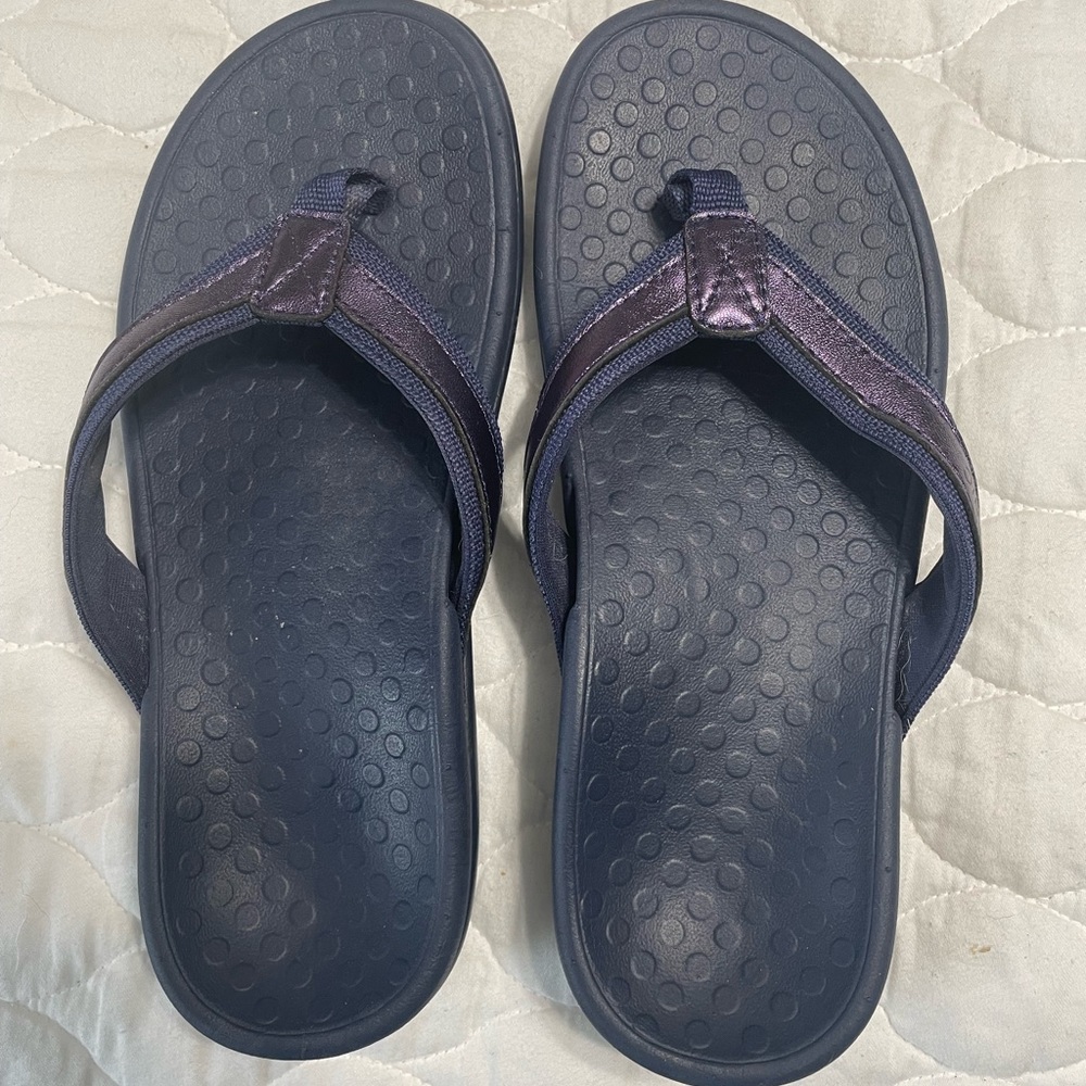 Vionic flip flops